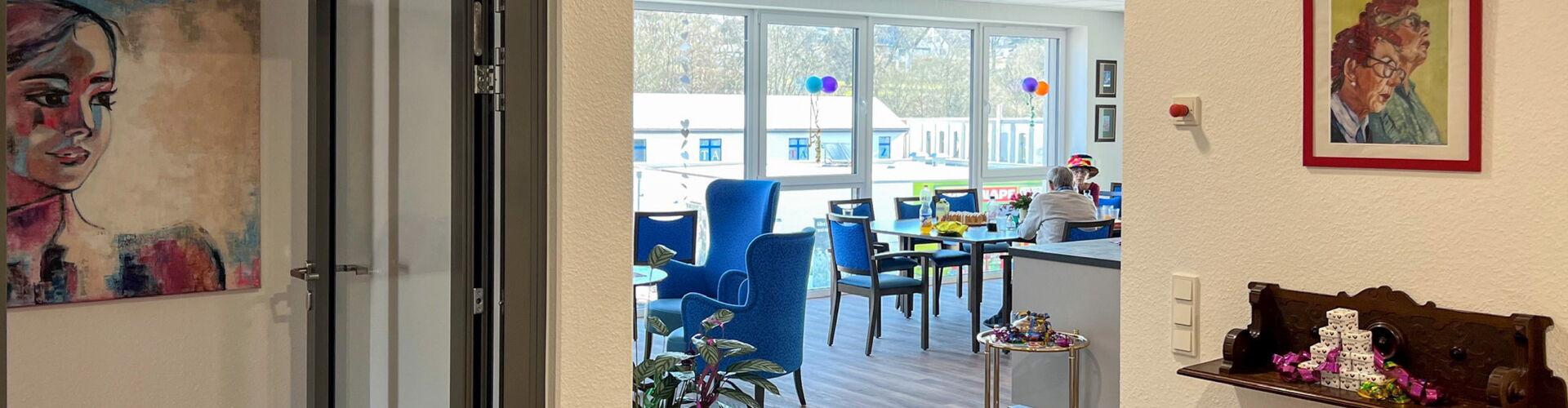 Blick in die einladenden, hellen Gemeinschaftsräume der Senioren-Wohngemeinschaft in Oberwiehl.