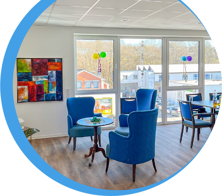 Blick in die einladenden, hellen Gemeinschaftsräume der Senioren-Wohngemeinschaft in Oberwiehl.